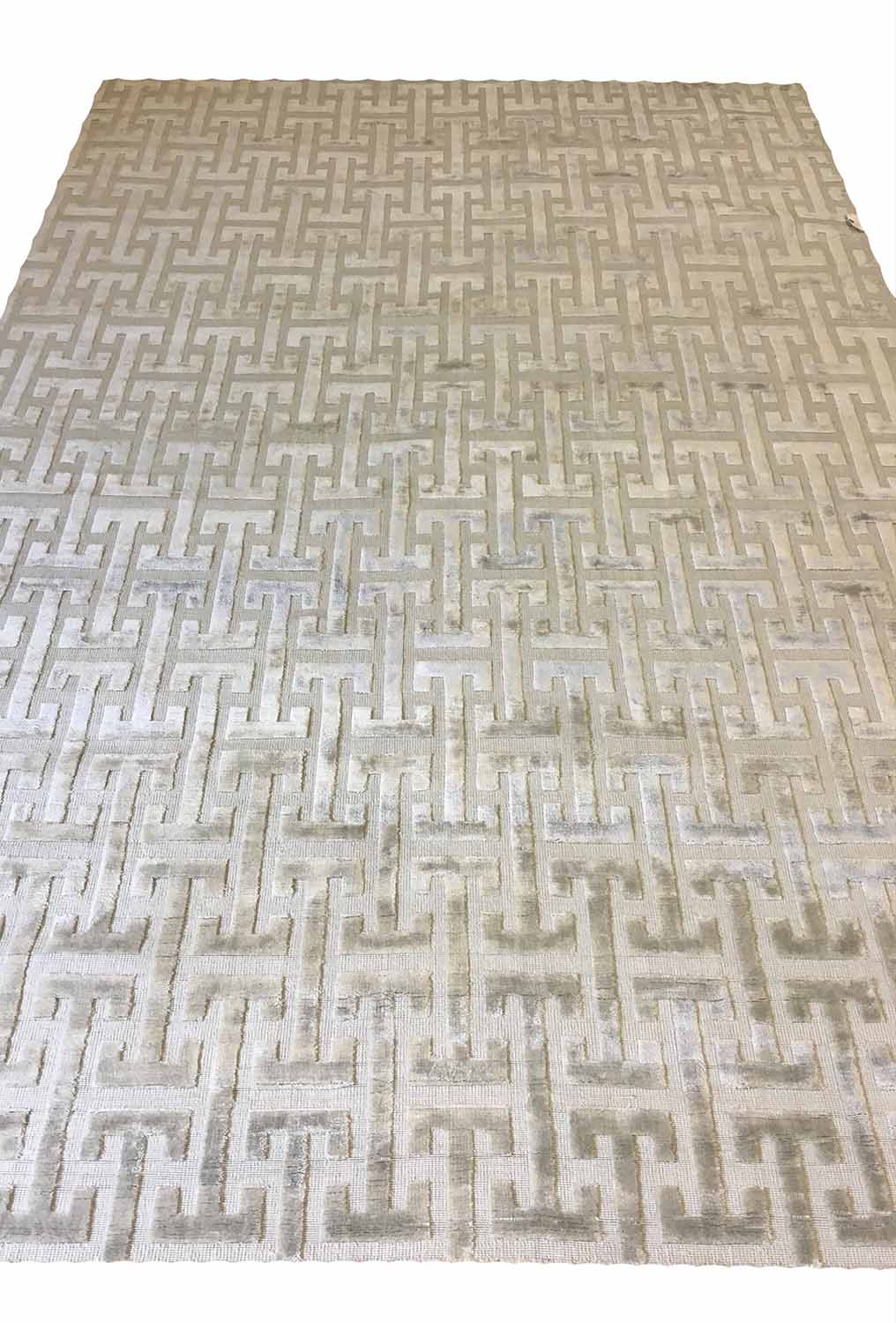 FINE SILVER 'HOPPEN' SILK CARPET, 300cm x 200cm.