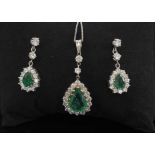 A 1960'S EMERALD AND DIAMOND EARRINGS AND MATCHING PENDANT,