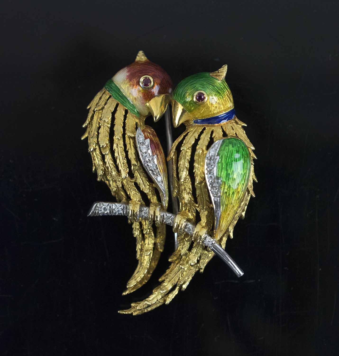 NICOLETTI MILAN 1960's, an amusing eighteen carat gold diamond ruby and enamel two love bird brooch,