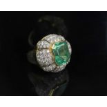 AN IMPRESSIVE EMERALD AND DIAMOND DRESS RING,