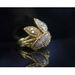 A 1950'S DIAMOND AND EIGHTEEN CARAT YELLOW GOLD DRESS RING,