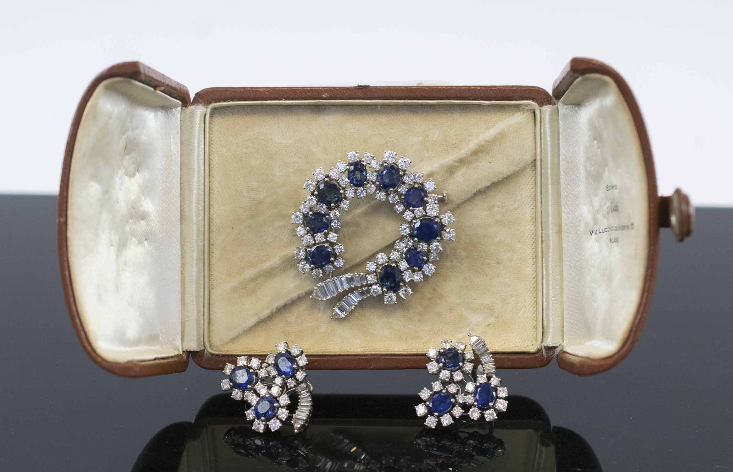 NICOLETTI MILAN SAPPHIRE AND DIAMOND BROOCH AND EARRRINGS,