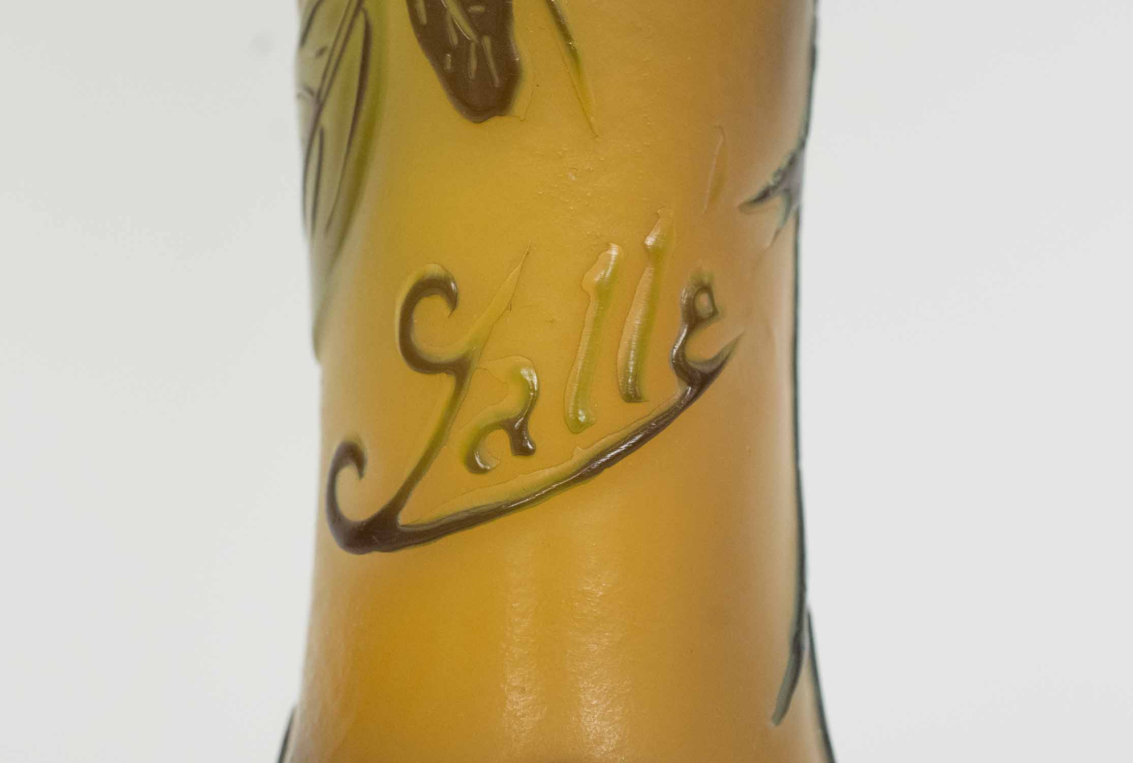 EMILLE GALLE (1846-1904), peaches Cameo glass lamp base, circa 1920, signed Galle. - Image 4 of 4