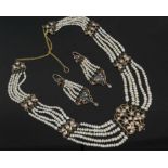 AN ANTIQUE INDIAN NATURAL PEARL AND GOLD NECKLACE AND EARRINGS,