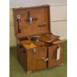 GENTLEMAN'S WINE SET, leathered finish, 45cm x 34cm x 36cm.