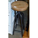 ADJUSTABLE INDUSTRIAL STOOL