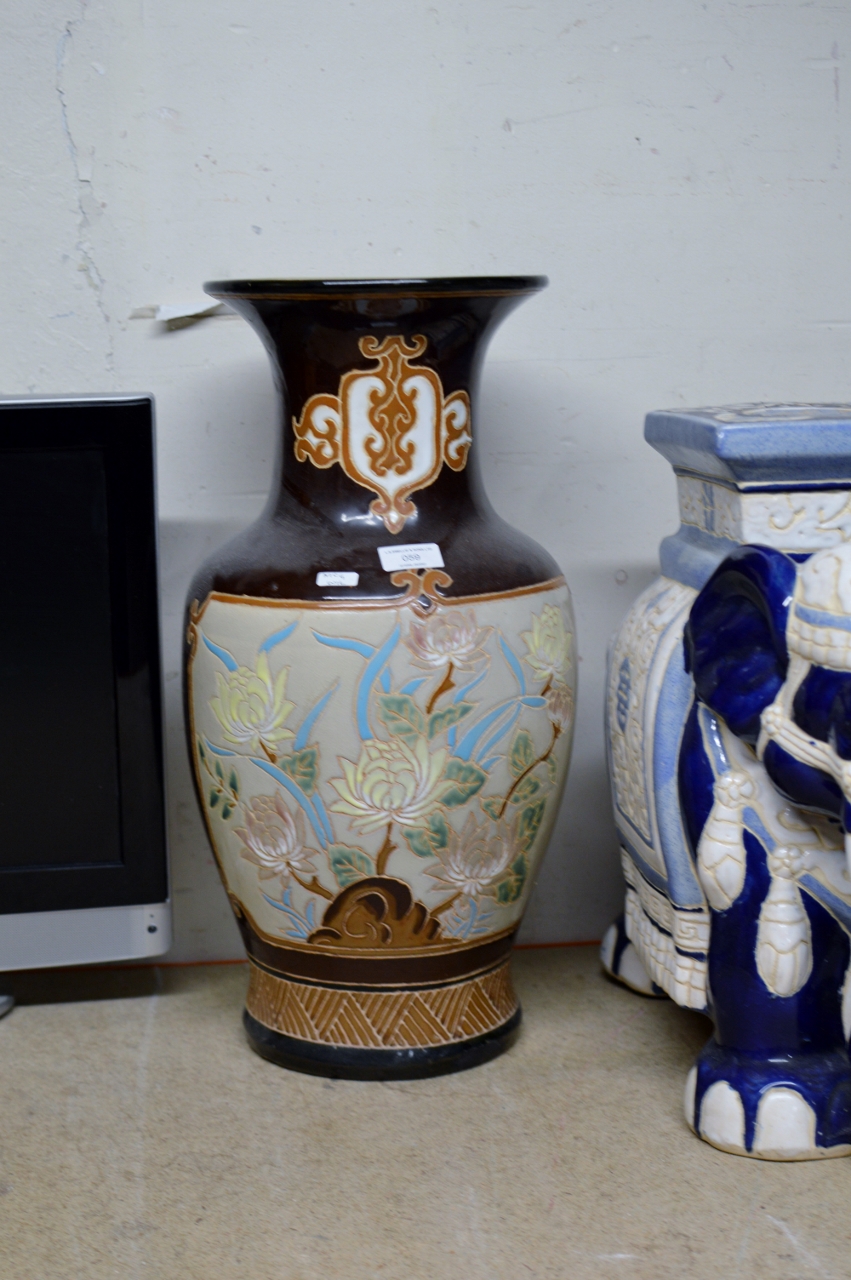 LARGE DECORATIVE ORIENTAL STYLE VASE