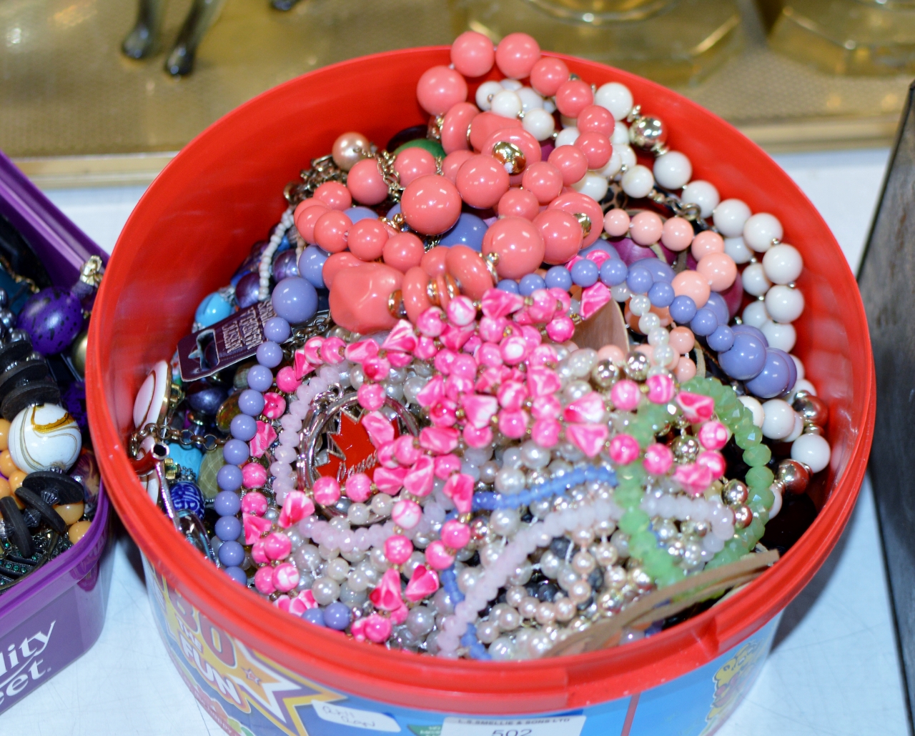 BOX CONTAINING QUANTITY COSTUME JEWELLERY