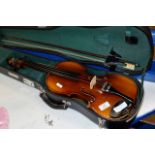 SKYLARK 4/4 VIOLIN WITH BOW & CARRY CASE