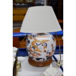 ORIENTAL STYLE TABLE LAMP ON STAND