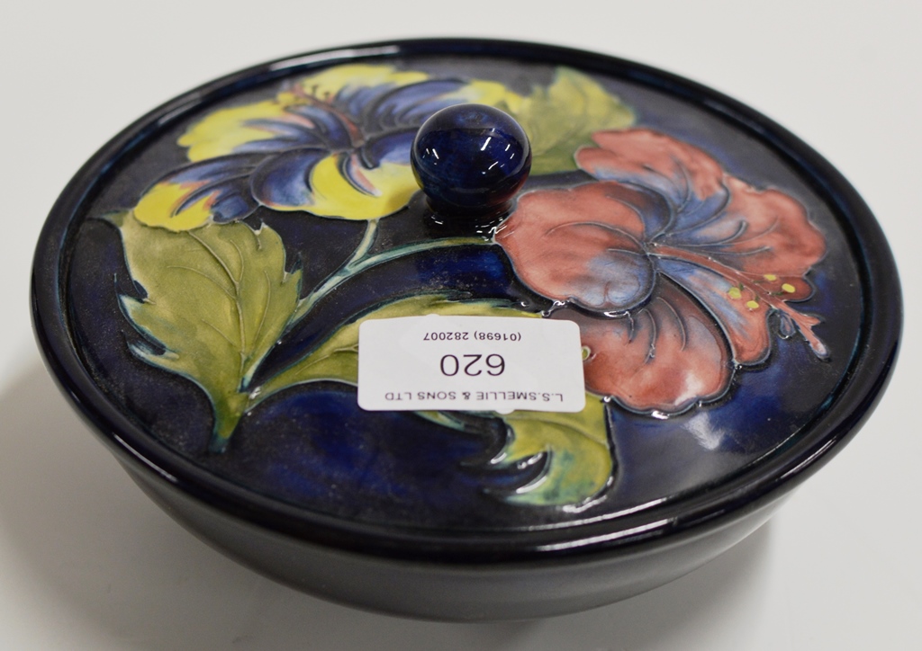 A 6½" DIAMETER MOORCROFT POTTERY LIDDED BOX