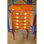 AN ORNATE 19TH CENTURY FRENCH WALNUT 5 DRAWER CHEST WITH GILT MOUNTS & HAND PAINTED SEVRES