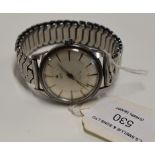 A VINTAGE SMITH'S "EVEREST" GENTS WRIST WATCH ON STAINLESS STEEL BRACELET