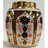 A 7" ROYAL CROWN DERBY PORCELAIN IMARI PATTERN (1128) LIDDED JAR