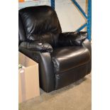 A MODERN BLACK LEATHER SINGLE RECLINING ARM CHAIR