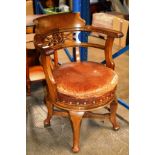 AN OAK ARTS & CRAFTS STYLE SWIVEL TUB CHAIR WITH STUDDED LEATHER SEAT