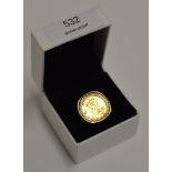 A YEAR 2000 HALF SOVEREIGN COIN RING SET ON 9 CARAT GOLD SHANK - APPROXIMATE WEIGHT = 10.1 GRAMS