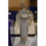 LLADRO FIGURINE ORNAMENT - YOUNG LADY WITH LAMB