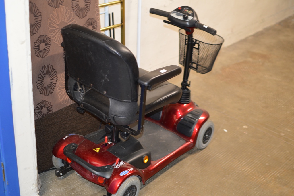 INVACARE LYNX ELECTRIC MOBILITY SCOOTER - KEY IN OFFICE