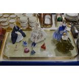 TRAY CONTAINING 4 VARIOUS ROYAL DOULTON FIGURINE ORNAMENTS & MINIATURE FIGURINE ORNAMENTS
