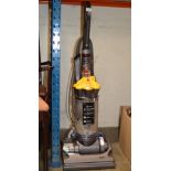 DYSON DC33 UPRIGHT VACUUM CLEANER