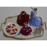 TRAY CONTAINING DECORATIVE PLATE & 4 VARIOUS FIGURINE ORNAMENTS, COALPORT, ROYAL WORCESTER, LEONARDO