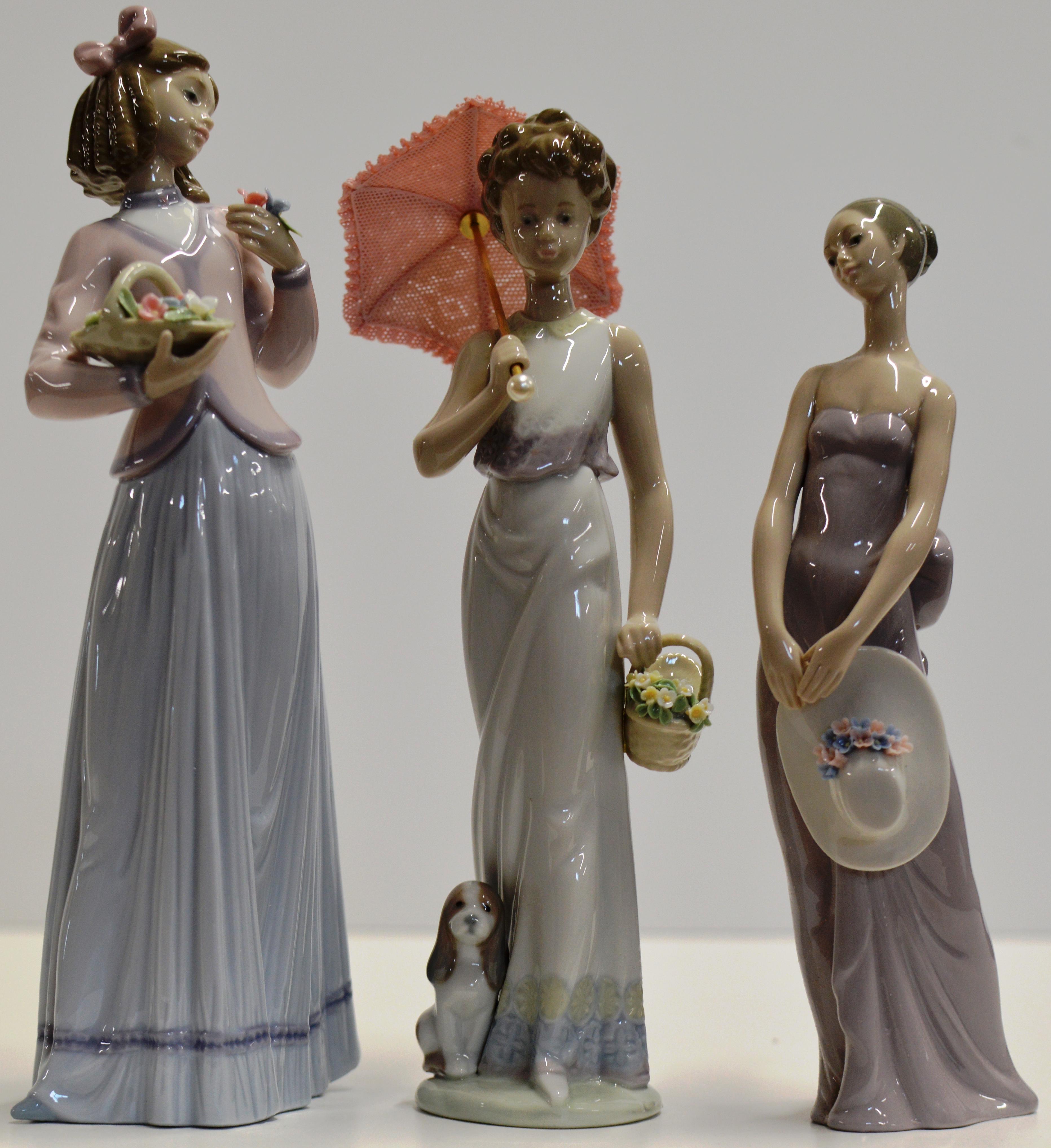 GROUP OF 3 LLADRO PORCELAIN FIGURINE ORNAMENTS - LADY ANORANTE 5598, INNOCENCE IN BLOOM 07644 &