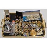 TRAY CONTAINING LARGE QUANTITY OF VARIOUS COSTUME JEWELLERY BROOCHES, WATCHES, BEADS ETC