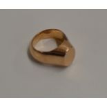 HEAVY CHILD SIZE 9 CARAT GOLD SIGNET RING - APPROXIMATE WEIGHT = 13.8 GRAMS