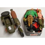BOX WITH VARIOUS ACTION MAN FIGURES & QUANTITY VARIOUS ACCESSORIES