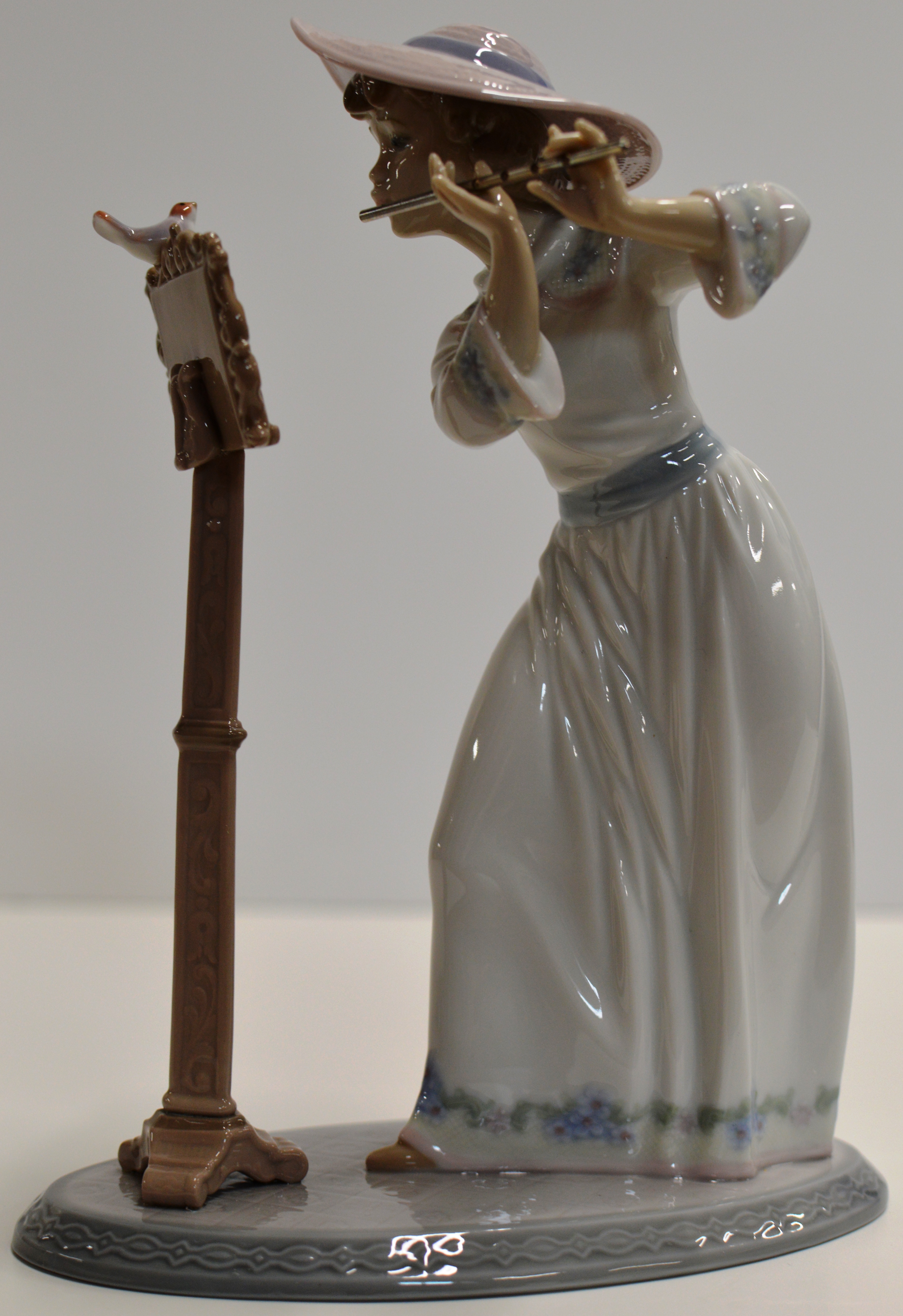 9½" LLADRO PORCELAIN FIGURINE ORNAMENT - SONGBIRD 06093, WITH ORIGINAL BOX