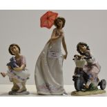 GROUP OF 3 LLADRO PORCELAIN FIGURINE ORNAMENTS - AFTERNOON PROMENADE 07636, TRAVELLING IN STYLE