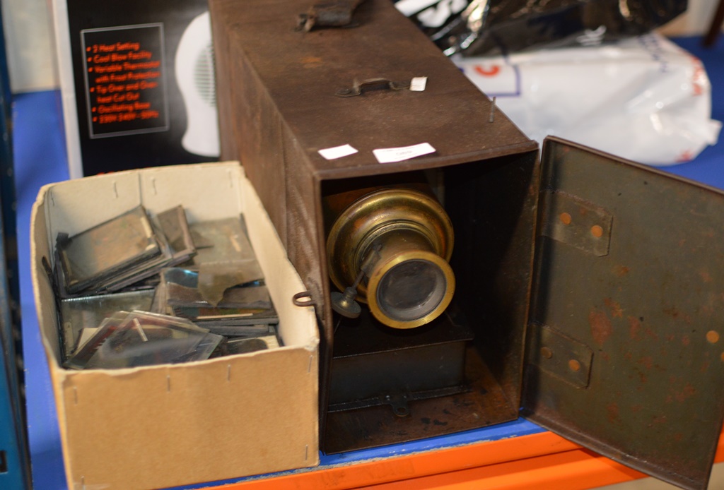 OLD MAGIC LANTERN WITH BOX OF VARIOUS SLIDES