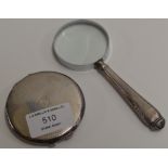 A SHEFFIELD STERLING SILVER HANDLED MAGNIFYING GLASS, TOGETHER WITH A CONTINENTAL 935 SILVER COMPACT