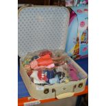 VINTAGE CASE WITH VARIOUS DOLLS & DOLLS CLOTHING