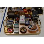 TRAY WITH QUANTITY VARIOUS COSTUME JEWELLERY, CROWN PIECES, BROWNIE CAMERA, WRIST WATCH, COMPACTS,