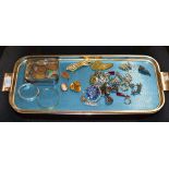 TRAY CONTAINING VARIOUS COINAGE, BANGLES, CAMEO BROOCH PIN, VARIOUS COSTUME JEWELLERY, DRESS RINGS