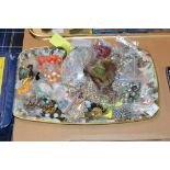 TRAY WITH LARGE QUANTITY VARIOUS COSTUME JEWELLERY