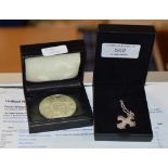 UNITED NATIONS PEACE MEDAL & SILVER CROSS PENDANT & CHAIN