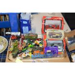 TRAY CONTAINING VARIOUS VINTAGE MODEL VEHICLES, IN BOXES & LOOSE, DINKY ETC