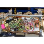 TRAY CONTAINING LARGE QUANTITY VARIOUS COSTUME JEWELLERY