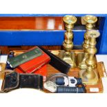 TRAY CONTAINING BRASS CANDLE STICKS, VARIOUS TINS, BRONZE FINISHED PLAQUE, BINOCULARS, OLD CAMERA,