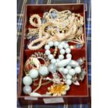 BOX CONTAINING QUANTITY OF VARIOUS COSTUME JEWELLERY, VARIOUS BEADS, FAUX PEARLS, BROOCHES ETC