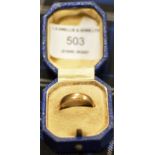 18KT GOLD WEDDING BAND APPROX. WEIGHT = 3 GRAMS