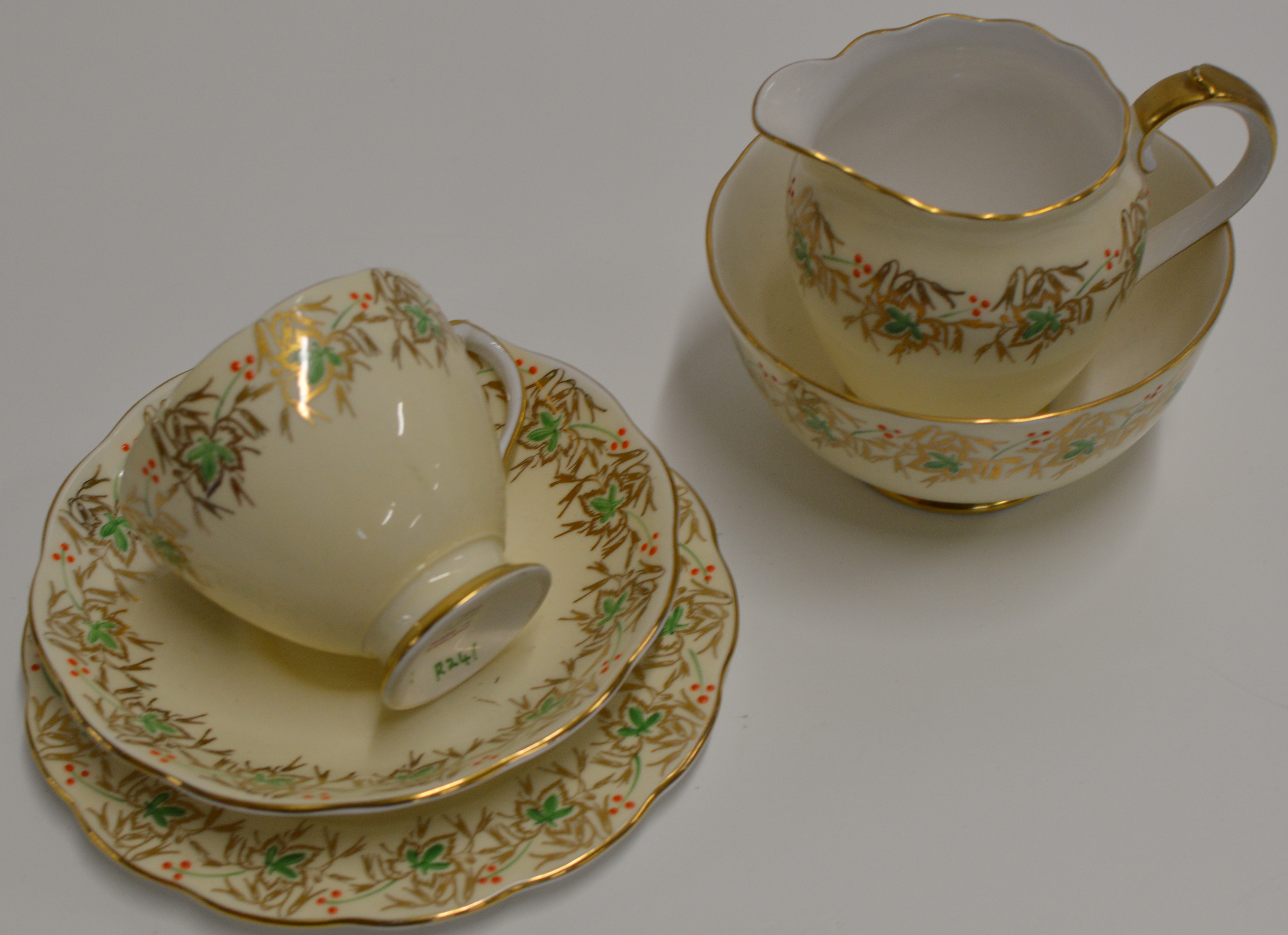 32 PIECES OF ROSLYN HAND PAINTED TEA WARE COMPRISING 6 CUPS, 11 SAUCERS, 12 PLATES, SUGAR, CREAM &