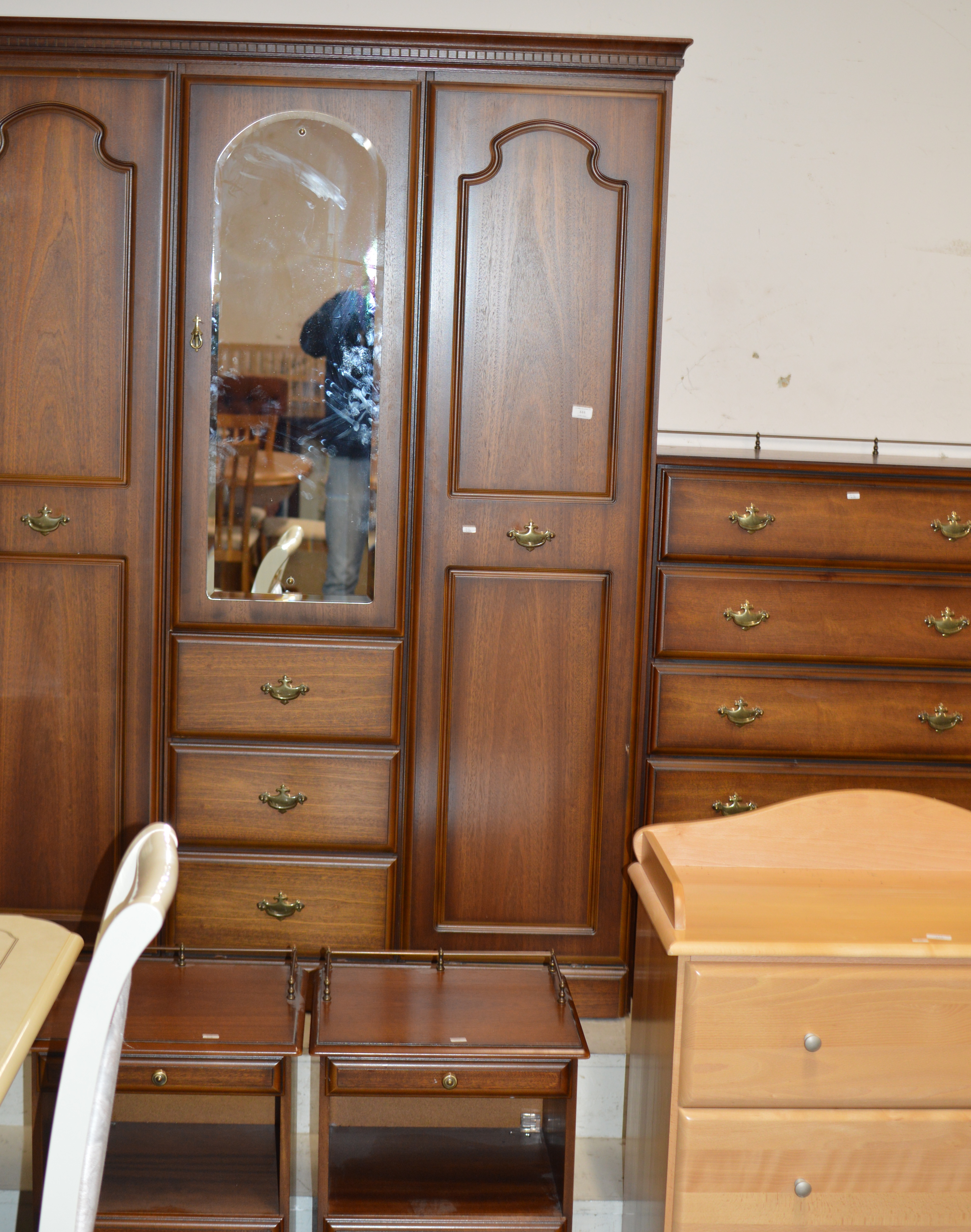 4 PIECE MAHOGANY BEDROOM SUITE COMPRISING TRIPLE DOOR WARDROBE, CHEST OF DRAWERS & 2 BEDSIDE