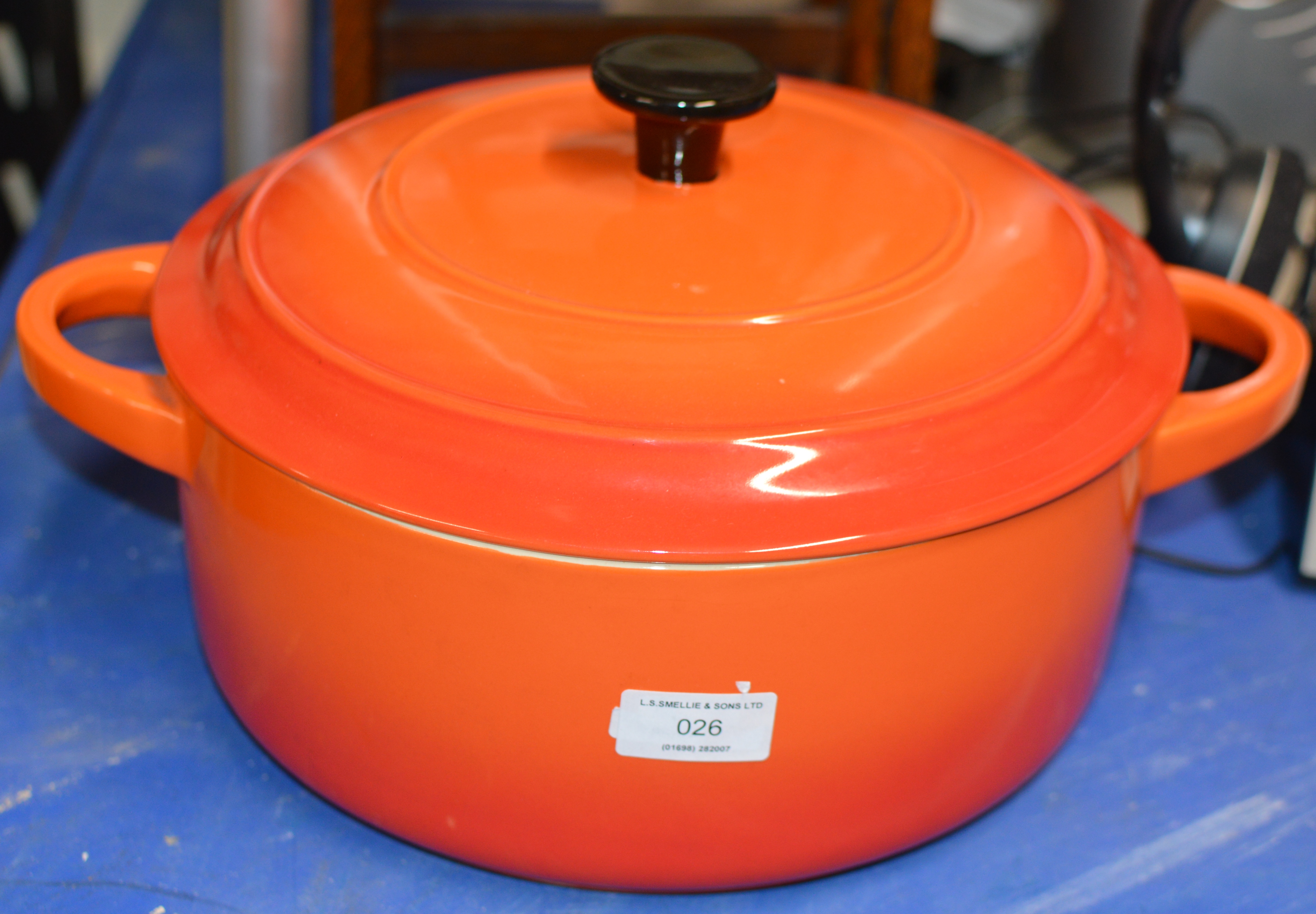 LARGE LE CREUSET STYLE CAST IRON LIDDED CASSEROLE DISH