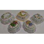 A MATCHED GROUP OF 5 "LE CORDON BLUE" WALL MOUNTABLE PORCELAIN JELLY MOULDS BY FRANKLIN MINT