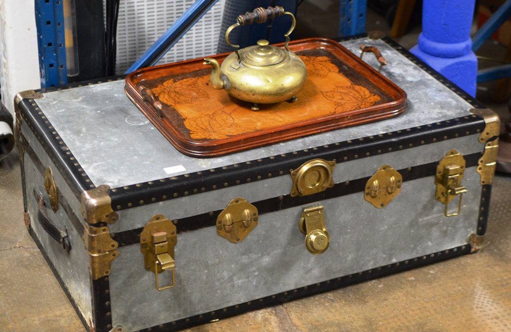 VINTAGE TRAVEL TRUNK, WOODEN TRAY & BRASS KETTLE