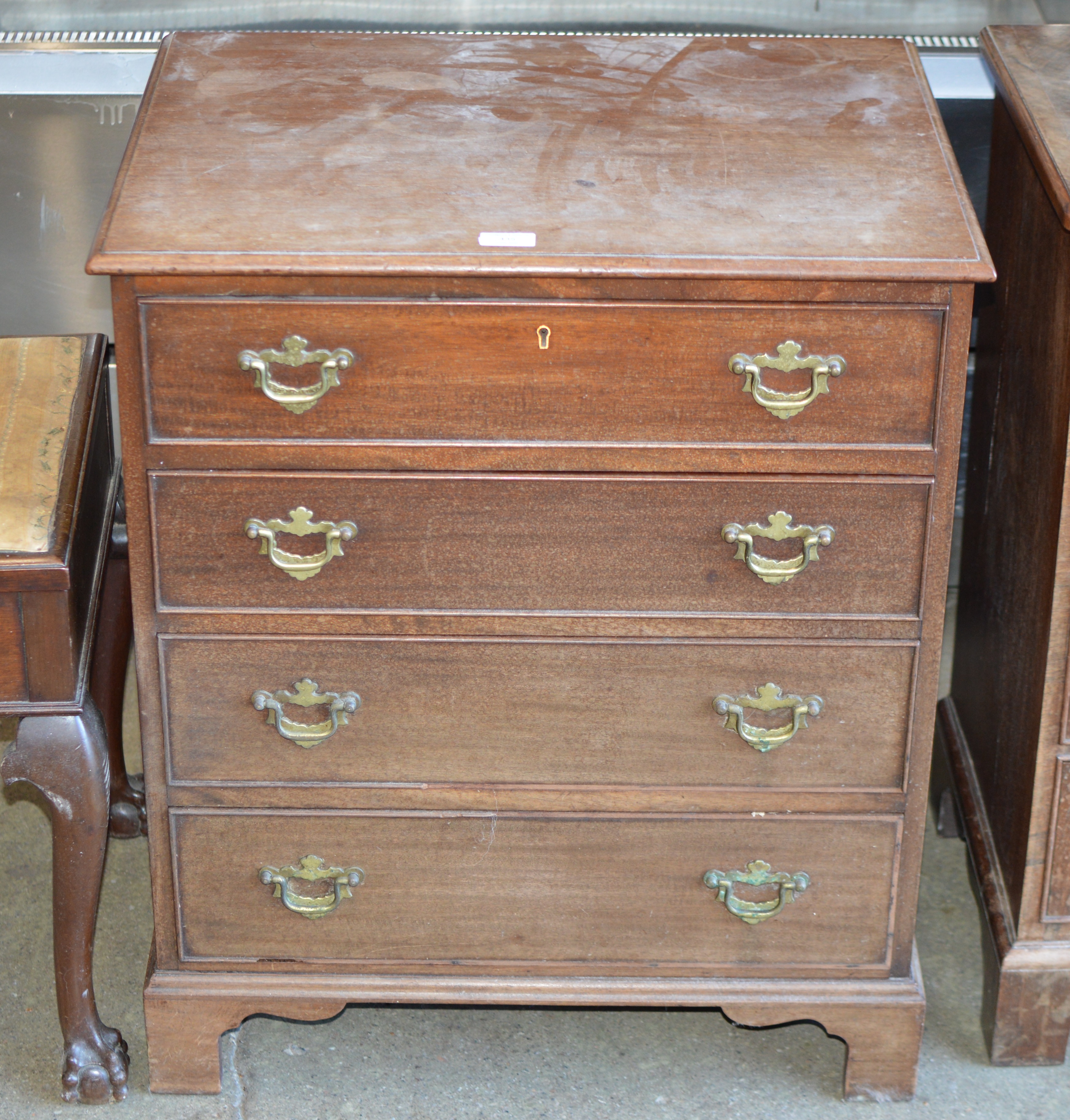 25" GEORGIAN STYLE MAHOGANY 4 DRAWER CHEST WITH BRASS HANDLES ON BRACKET FEET